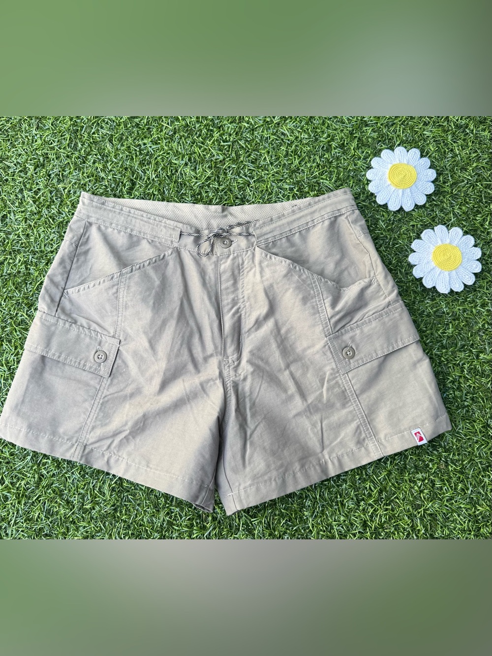 Alpine Design Women's Khaki Cargo Shorts Size M Hiking Camping Gorpcore Utility